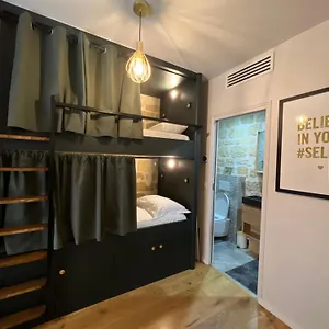 Fraternity-hotel Hostel
