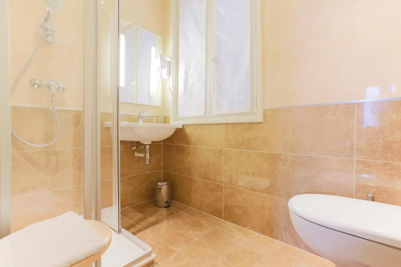 פריז Hotel Bellevue Saint-Lazare