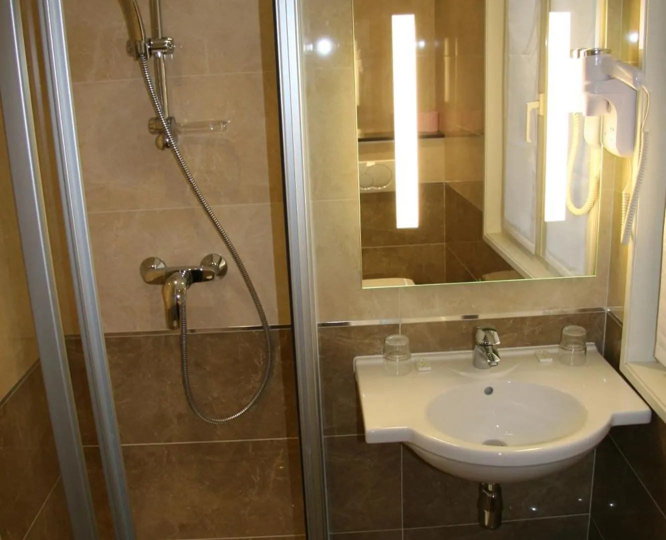 Hotel Bellevue Saint-Lazare Paris 2*,