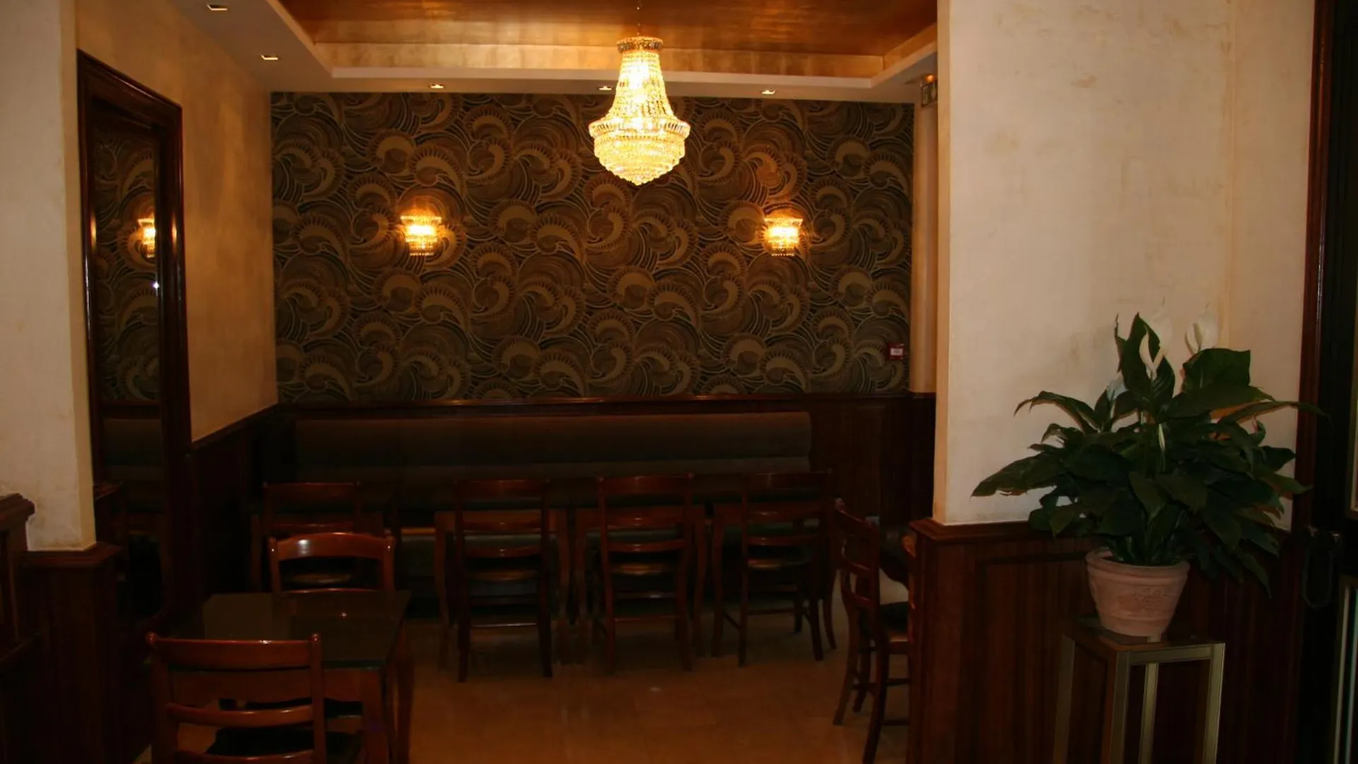 פריז Hotel Bellevue Saint-Lazare צרפת