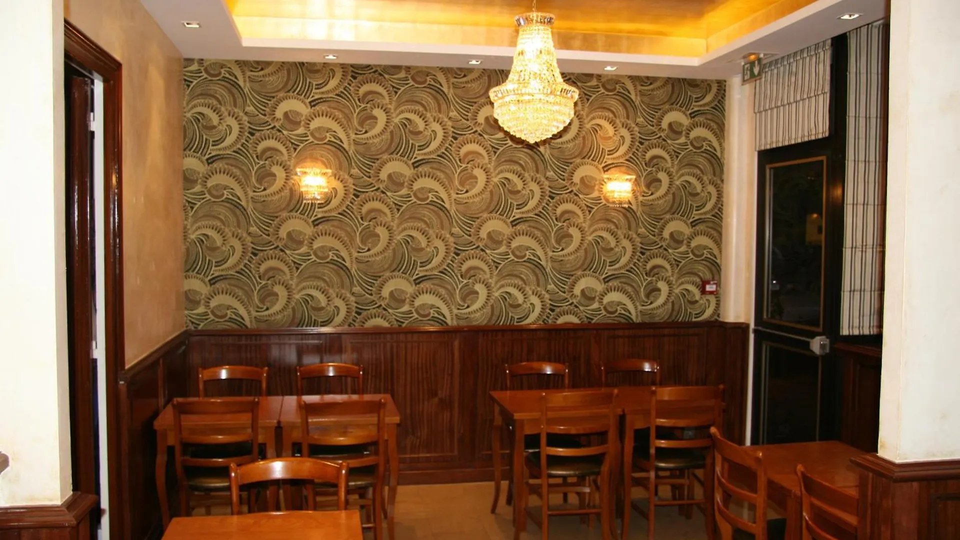 פריז Hotel Bellevue Saint-Lazare 2*,  צרפת