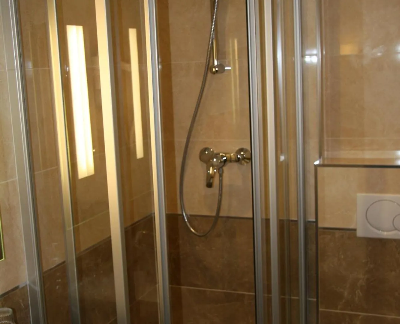 Hotel Bellevue Saint-Lazare Parigi 2*,  Francia